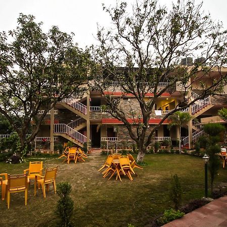 V Resorts Dukes Den Resort Рамнагар Екстериор снимка